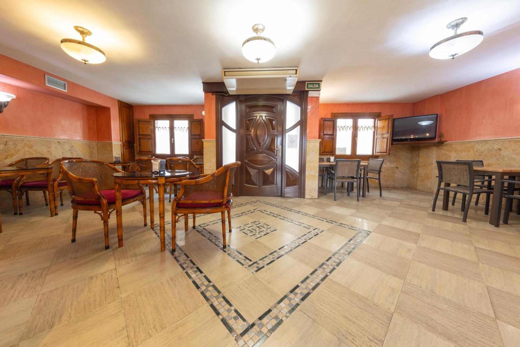 Hostal Sin Recep24H Puerta De La Villa - Pet Friendly & Restaurante Almazán Exteriör bild